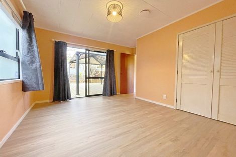 Photo of property in 1/294 West Coast Road, Glen Eden, Auckland, 0602