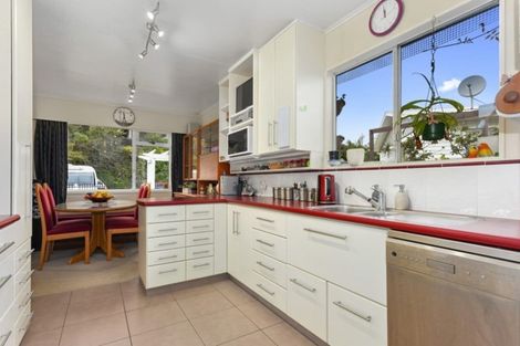 Photo of property in 18 Vista Crescent, Maoribank, Upper Hutt, 5018