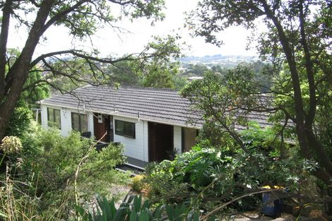 Photo of property in 2/177 Browns Bay Road, Browns Bay, Auckland, 0630