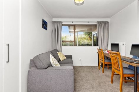 Photo of property in 8 Elizabeth Place, Clive, 4102