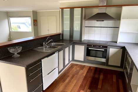 Photo of property in 2/17 Kennedy Avenue, Forrest Hill, Auckland, 0620