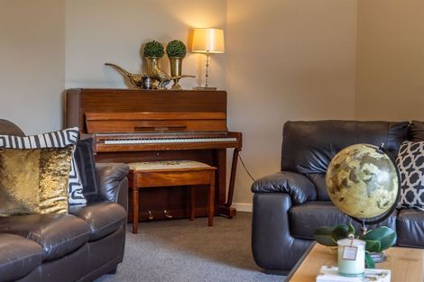 Photo of property in 16 Harrys Way, Redwood, Christchurch, 8051