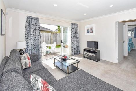 Photo of property in 21 Stranraer Crescent, Wattle Downs, Auckland, 2103