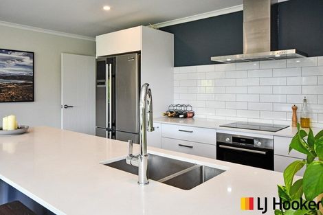 Photo of property in 14 Dame Nganeko Drive, Glenbrook, Waiuku, 2681