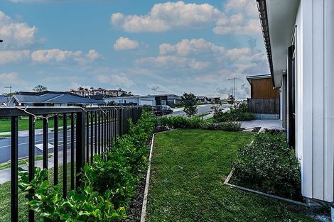 Photo of property in 2 Taikura Avenue, Red Beach, 0932