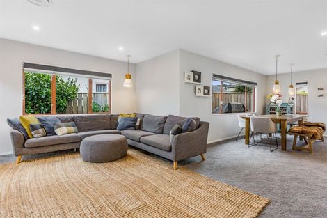 Photo of property in 2 Navigation Drive, Whitby, Porirua, 5024