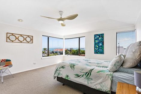 Photo of property in 8 Pounamu Place, Shelly Park, Auckland, 2014