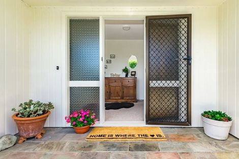 Photo of property in 6 Rewarewa Crescent, Waikanae, 5036