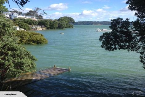 Photo of property in 15 Huia Road, Point Chevalier, Auckland, 1022