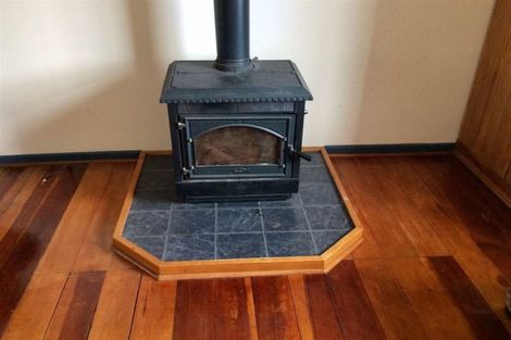 Photo of property in 6 Paraekaretu Street, Hunterville, 4730