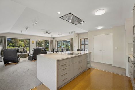 Photo of property in 12 Grove Lane, Kelvin Heights, Queenstown, 9300