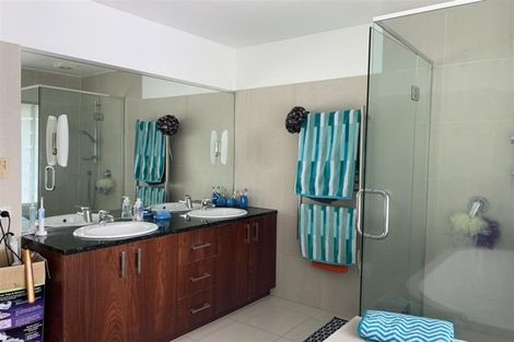 Photo of property in 5 Anchor Place, Beach Haven, Auckland, 0626