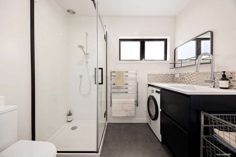 Photo of property in 2d Vipond Road, Stanmore Bay, Whangaparaoa, 0932