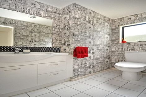 Photo of property in 1/16 Glucina Avenue, West Harbour, Auckland, 0618