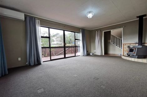 Photo of property in 16 Raphael Place, West Harbour, Auckland, 0618