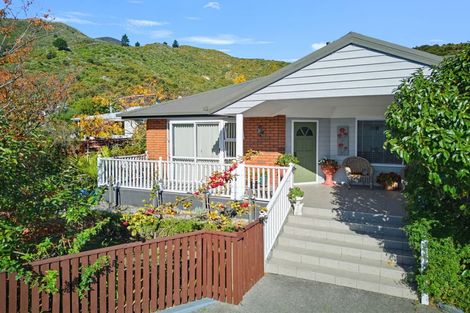Photo of property in 76 Moana View Road, Waikawa, Picton, 7220