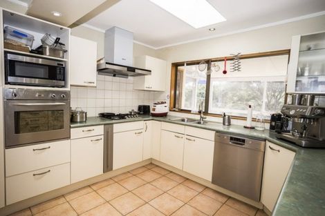Photo of property in 7 Mosman Place, Chatswood, Auckland, 0626