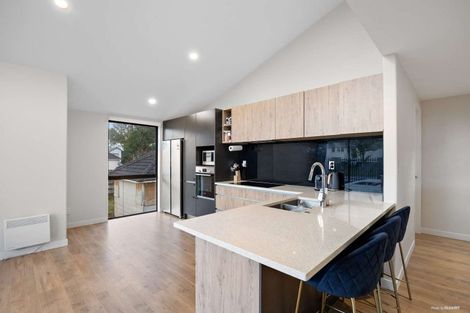 Photo of property in 21 Eastview Road, Glen Innes, Auckland, 1072