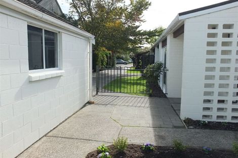 Photo of property in 2/10 Jamell Place, Avonhead, Christchurch, 8042