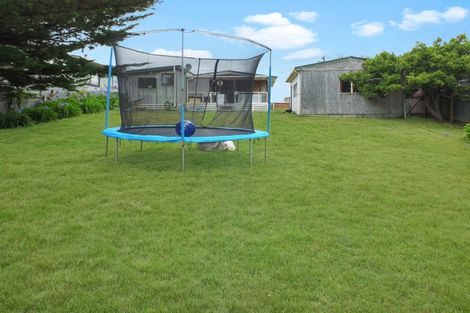 Photo of property in 9 Hennessy Street West, Foxton Beach, Foxton, 4815