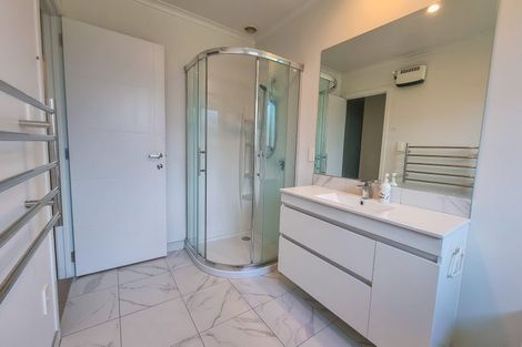 Photo of property in 40 Golden Shore Place, Coromandel, 3506