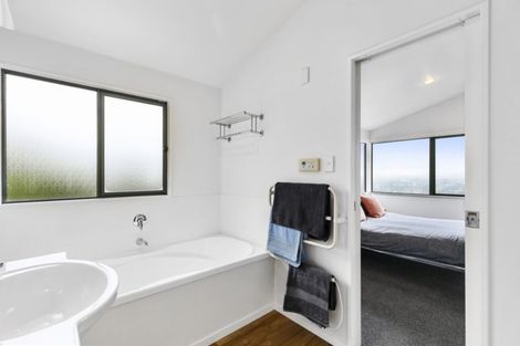 Photo of property in 4 Atamira Close, Churton Park, Wellington, 6037