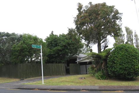 Photo of property in 6 Trinidad Road, Sunnynook, Auckland, 0620