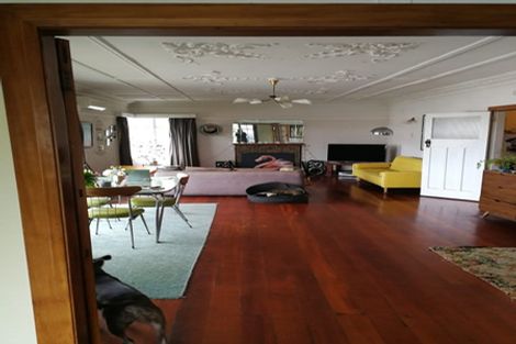 Photo of property in 2 Queens Drive, Kilbirnie, Wellington, 6022