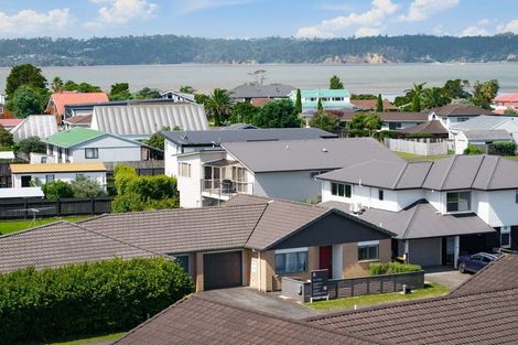 Photo of property in 4 Wakaroa Avenue, Te Atatu Peninsula, Auckland, 0610