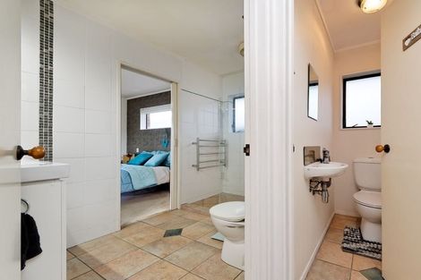 Photo of property in 1/7 Spring Grove, Henderson, Auckland, 0612