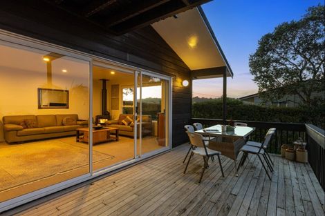 Photo of property in 31 Ocean View Road, Hatfields Beach, Orewa, 0931