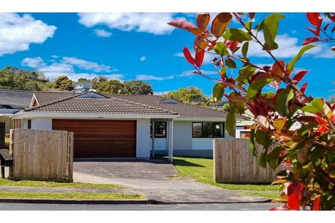 Photo of property in 1 Celina Place, Browns Bay, Auckland, 0630