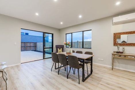 Photo of property in 15 Ropere Street, Kumeu, 0810