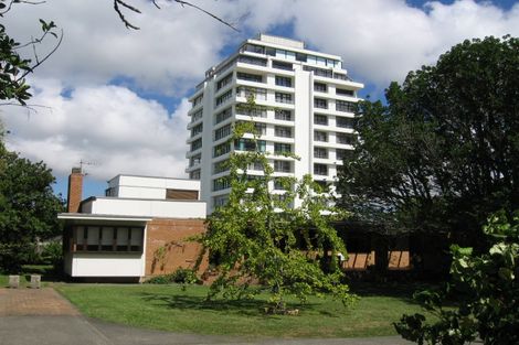 Photo of property in 37 Stanley Point Road, Stanley Point, Auckland, 0624