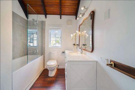 Photo of property in 68 Kaurilands Road, Titirangi, Auckland, 0604
