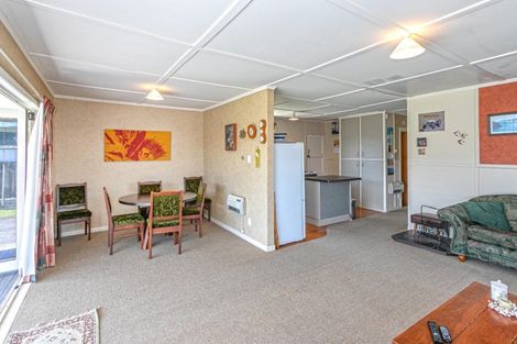 Photo of property in 102 Riverview Road, Whangamata, 3620