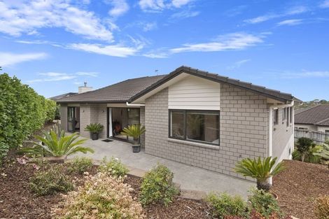 Photo of property in 72 Lake Panorama Drive, Henderson Valley, Auckland, 0612