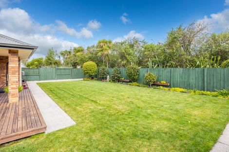 Photo of property in 17 Whitford Place, Rototuna North, Hamilton, 3210