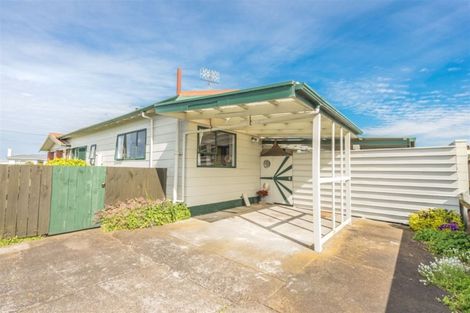 Photo of property in 250 Cornfoot Street, Castlecliff, Whanganui, 4501