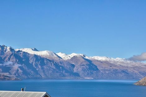Photo of property in 70 Wynyard Crescent, Fernhill, Queenstown, 9300