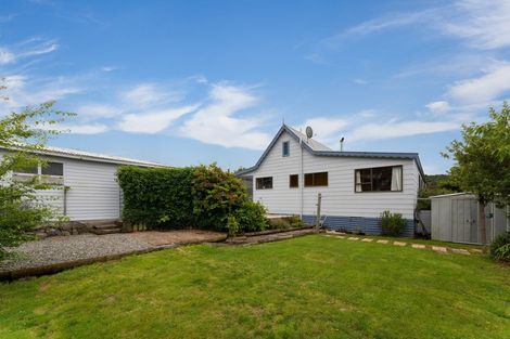 Photo of property in 168 Waikawa Road, Picton, 7220
