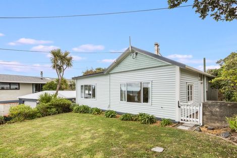 Photo of property in 15 Howard Road, Point Howard, Lower Hutt, 5013