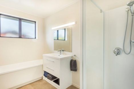 Photo of property in 5a Warwick Avenue, St Andrews, Hamilton, 3200