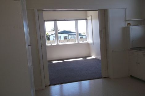 Photo of property in 6 Maratahu Street, Westown, New Plymouth, 4310