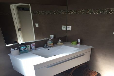 Photo of property in 2/205 Onewa Road, Birkenhead, Auckland, 0626