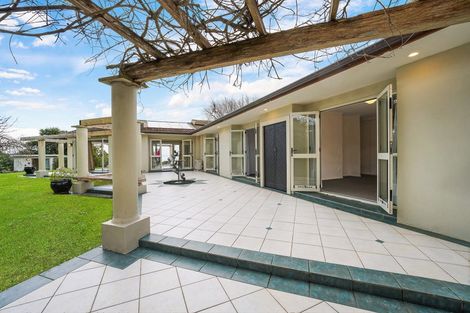 Photo of property in 9 Laingholm Drive, Laingholm, Auckland, 0604