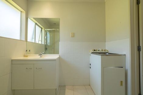 Photo of property in 16 Andara Close, Pinehill, Auckland, 0632