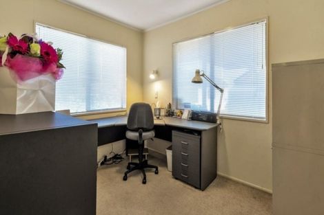 Photo of property in 2/20 Takutai Avenue, Bucklands Beach, Auckland, 2012