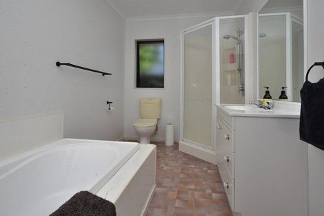 Photo of property in 6 Lothian Brae, Wattle Downs, Auckland, 2103