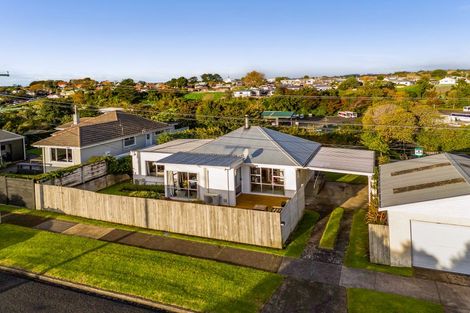 Photo of property in 191 Seaview Road, Westown, New Plymouth, 4310